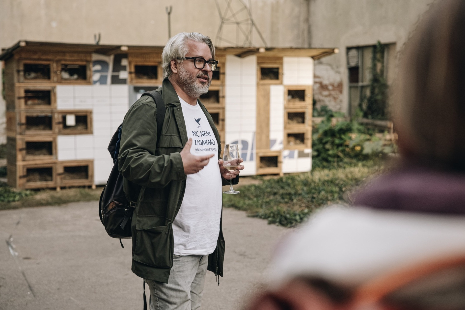Současné ničení umění ve veřejném prostoru je srovnatelné leda s husitskými válkami, říká autor Králíkárny Pavel Karous